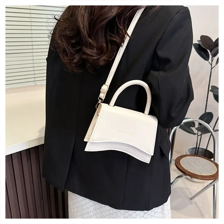 Women's Silver Square Shoulder Bag 2025 Summer — feature 9