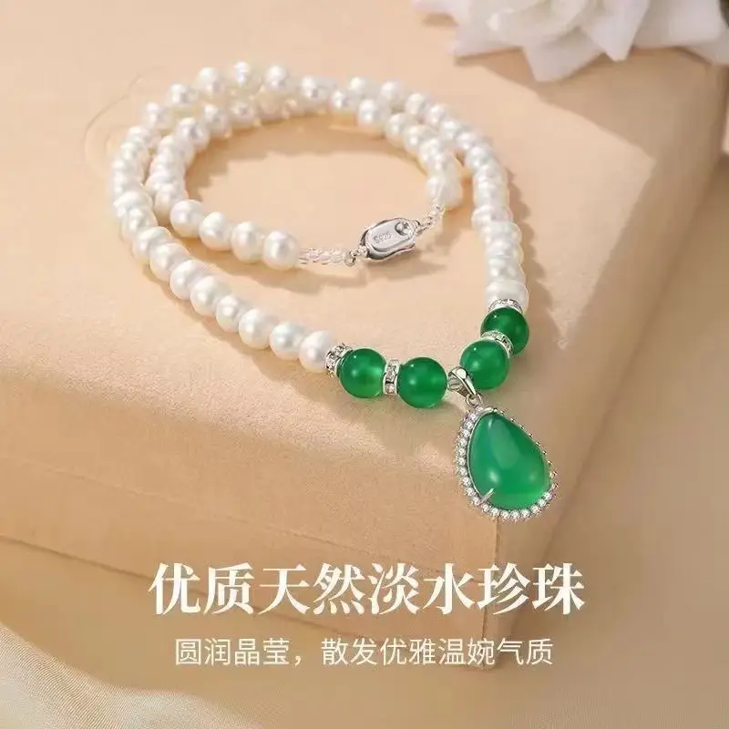 Natural Pearl Necklace with Green Chalcedony Pendant for Gift - Image 3