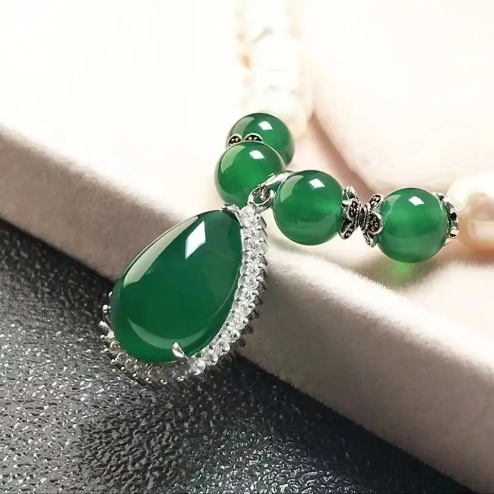 Natural Pearl Necklace with Green Chalcedony Pendant for Gift — feature 2