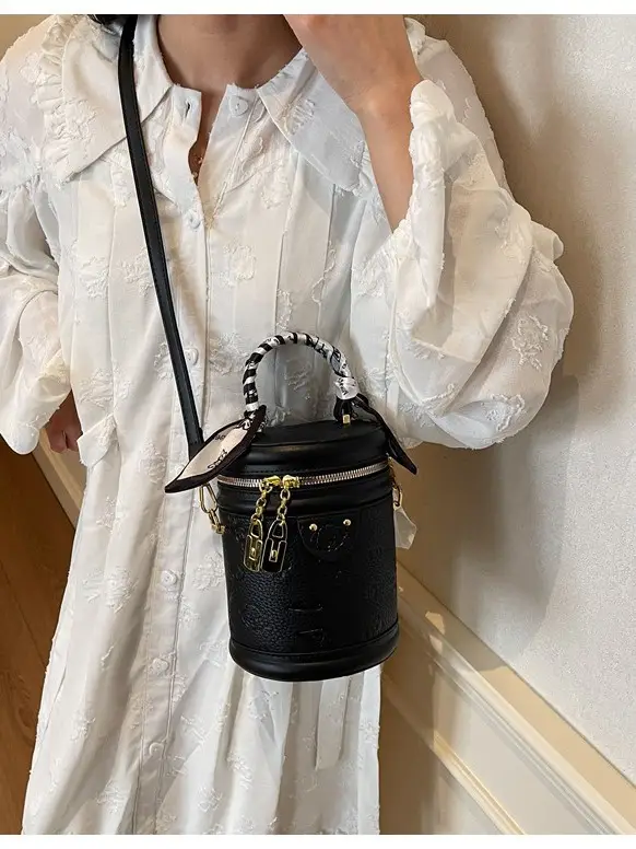 Black Crossbody Bag for Women Spring Summer 2026 - Image 4