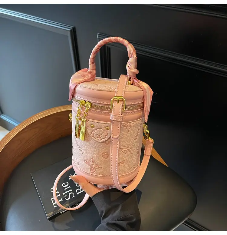 Black Crossbody Bag for Women Spring Summer 2026 — feature 10