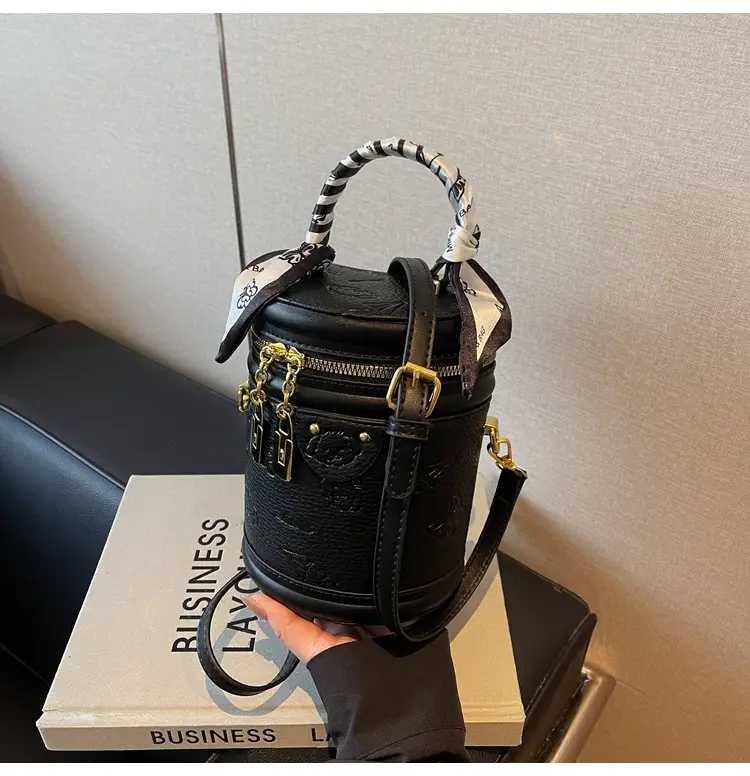 Black Crossbody Bag for Women Spring Summer 2026 — feature 14