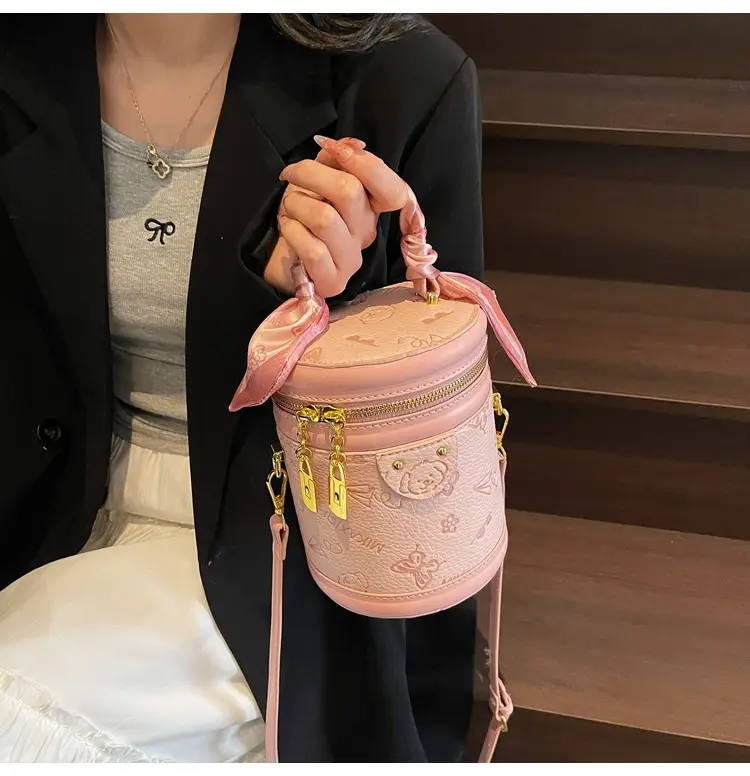 Black Crossbody Bag for Women Spring Summer 2026 — feature 15