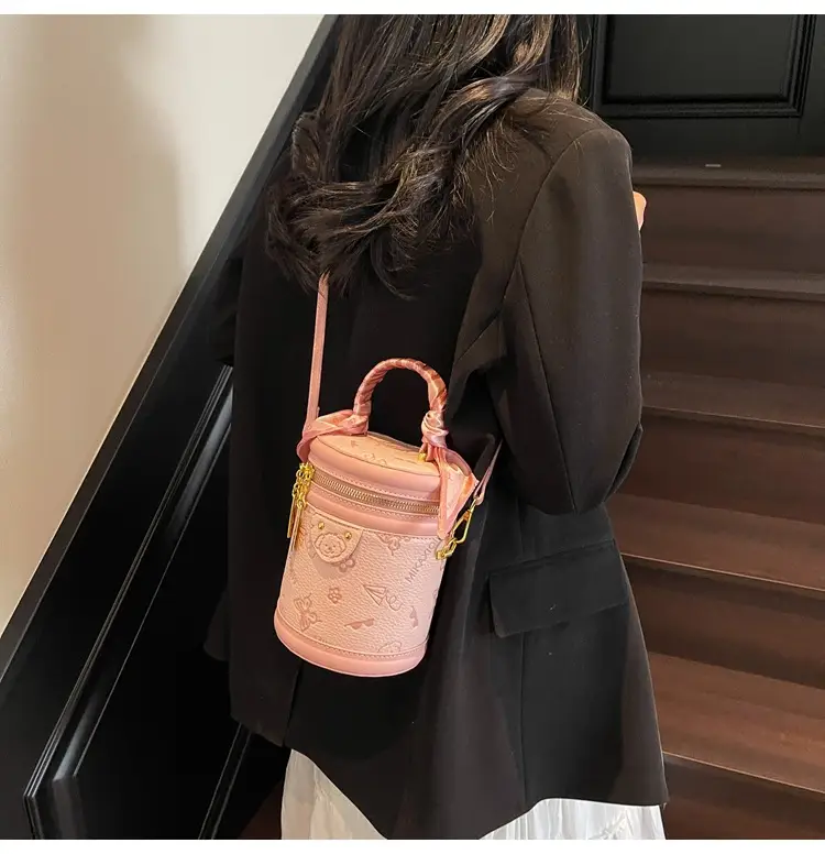 Black Crossbody Bag for Women Spring Summer 2026 — feature 17