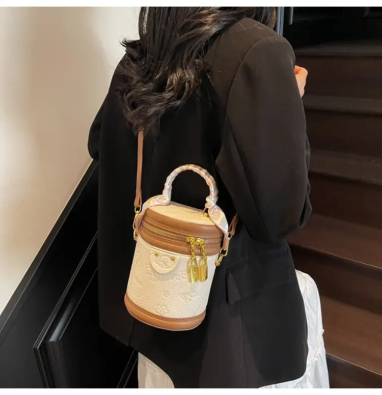 Black Crossbody Bag for Women Spring Summer 2026 — feature 19