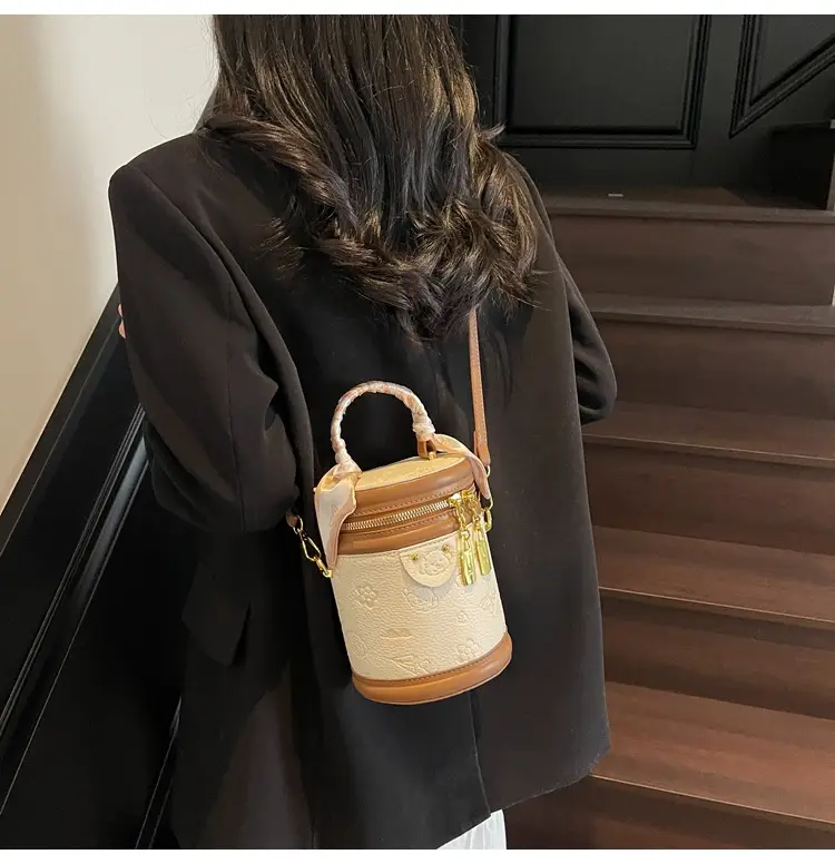 Black Crossbody Bag for Women Spring Summer 2026 — feature 21