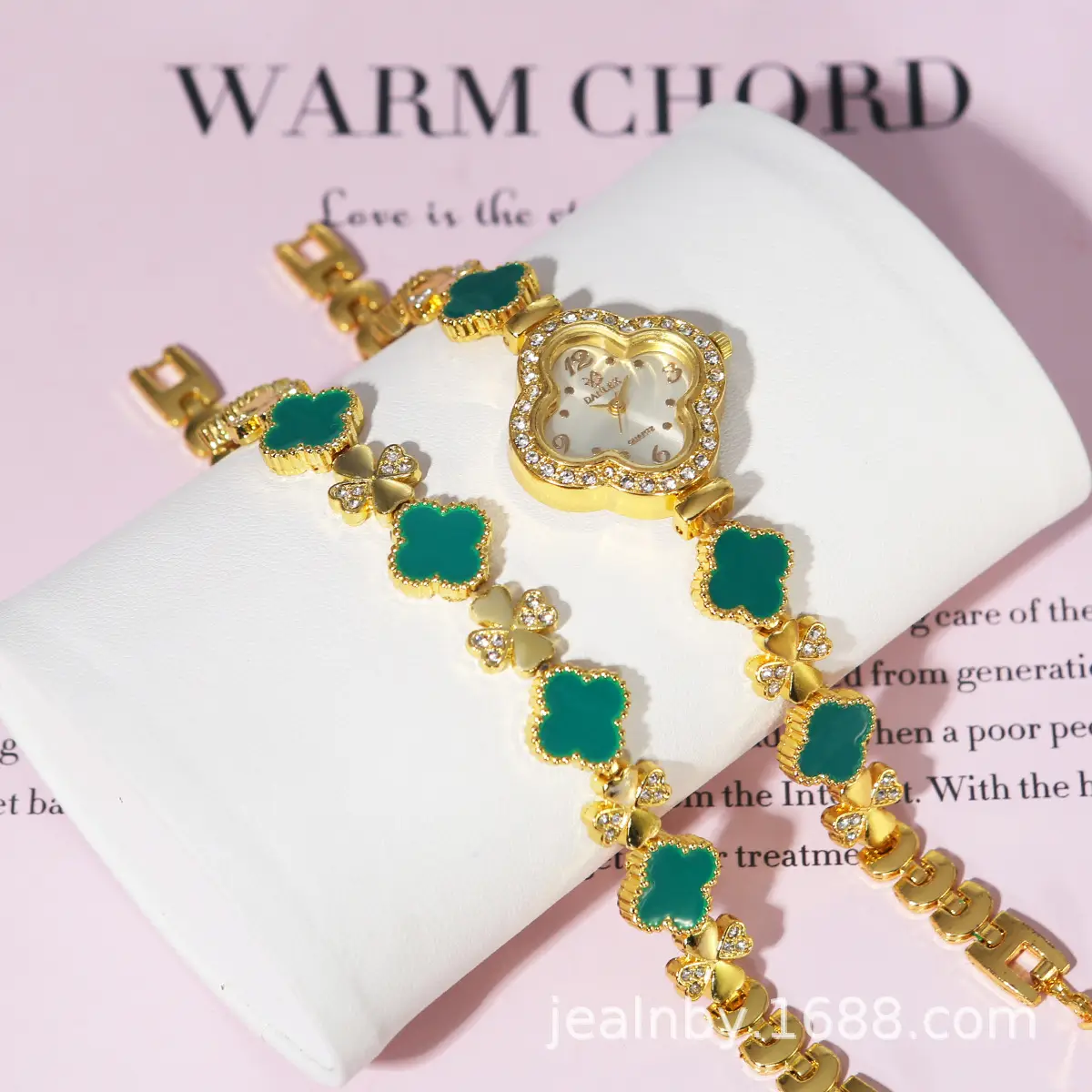 Elegant Four-Leaf Clover Bracelet for Women - Image 6