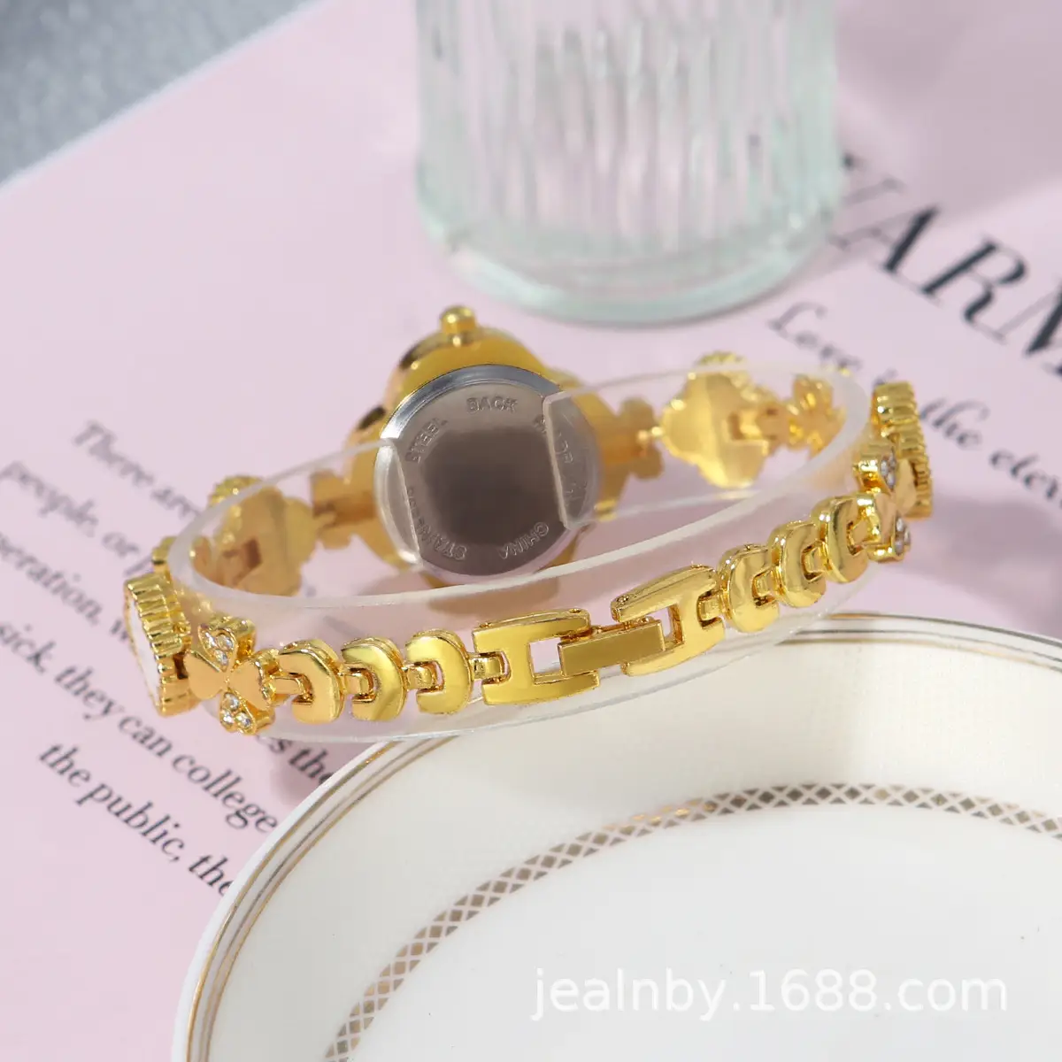Elegant Four-Leaf Clover Bracelet for Women — feature 12