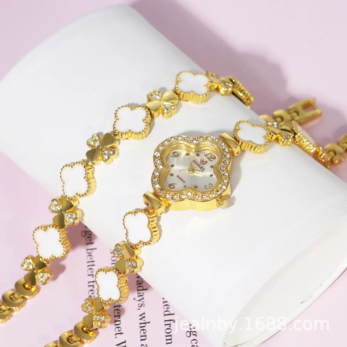 Elegant Four-Leaf Clover Bracelet for Women — feature 8