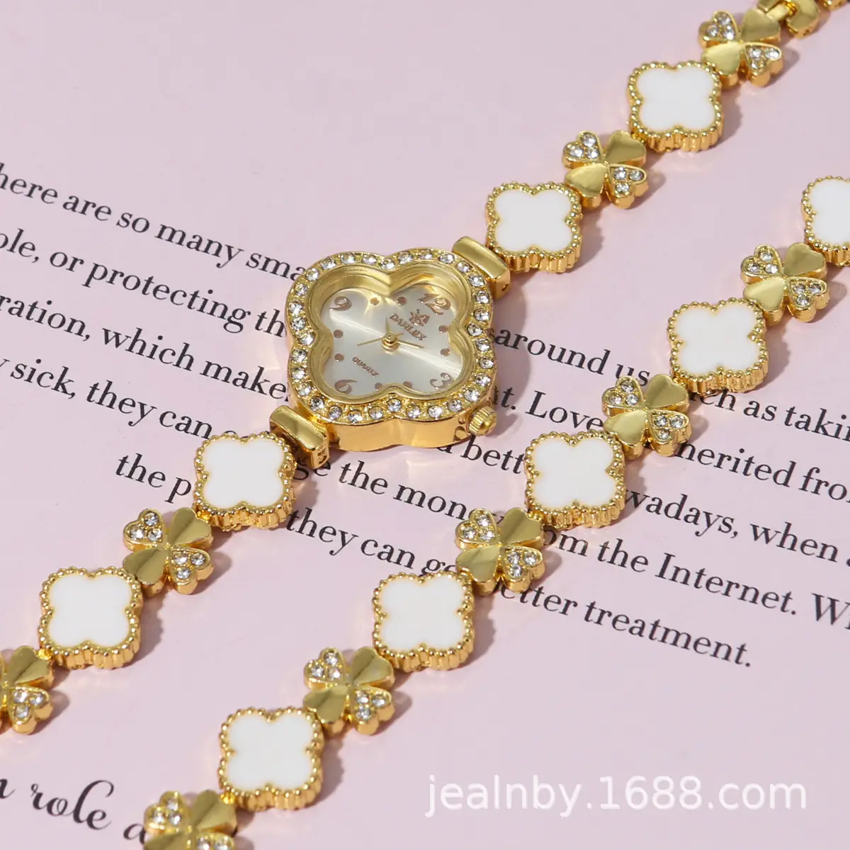Elegant Four-Leaf Clover Bracelet for Women — feature 9