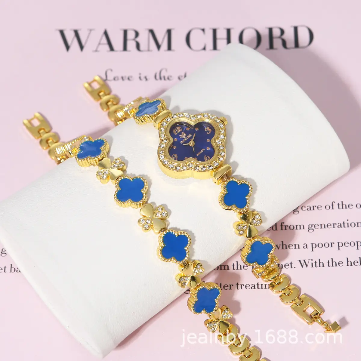 Elegant Four-Leaf Clover Bracelet for Women - Image 4