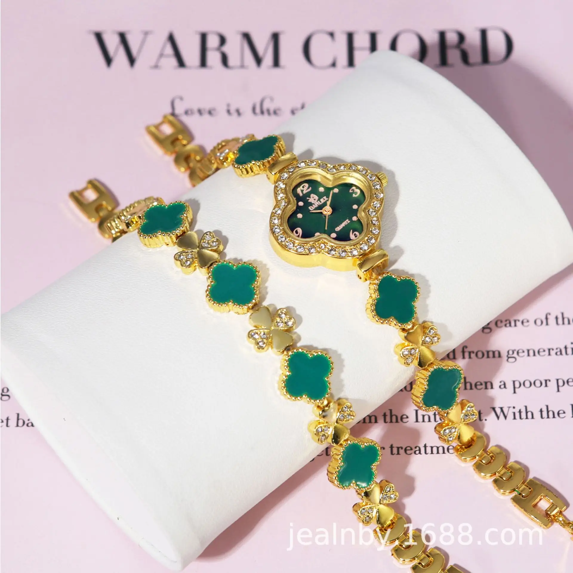Elegant Four-Leaf Clover Bracelet for Women - Image 5