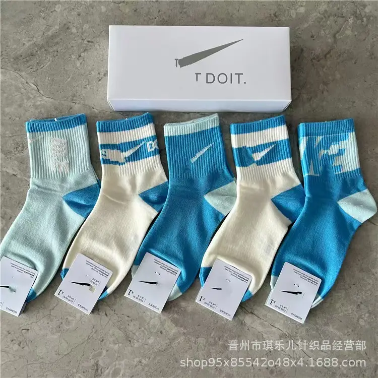 Four Seasons New Men and Women Couple Models Color Sports Mid-Tube Cotton Socks Fashion College Style Casual Socks Wholesale