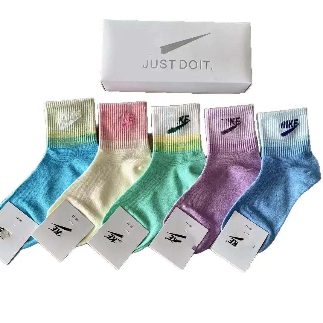 Four Seasons New Men and Women Couple Models Color Sports Mid-Tube Cotton Socks Fashion College Style Casual Socks Wholesale