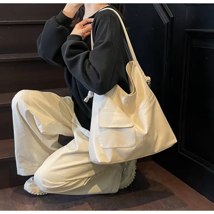 Black Leather Large Tote Bag for Women 2025 — feature 5