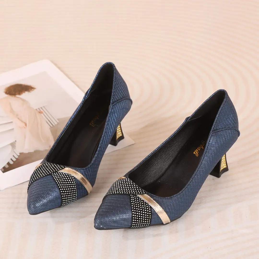 Comfortable Pointed-Toe Spring and Autumn Rhinestone Chunky Heel Shoes for Women, 2026 New Style, Elegant and Fashionable Shallow Mouth Commuting High Heels for Women - Image 2