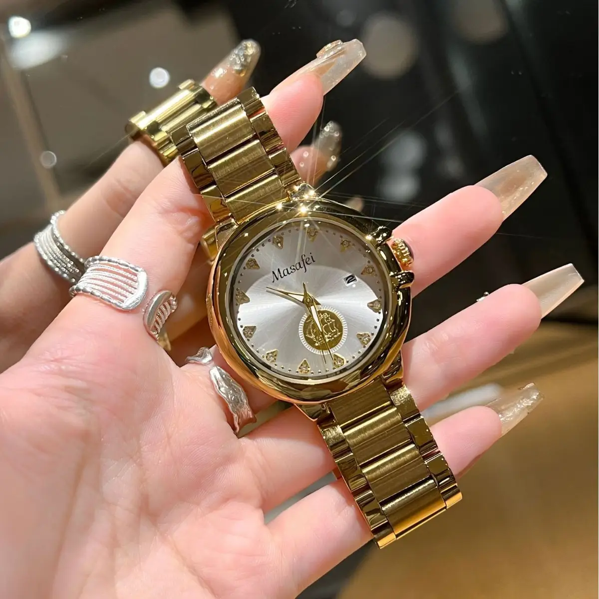Gold Mechanical Watch for Men with Live Explosion Design - Image 2