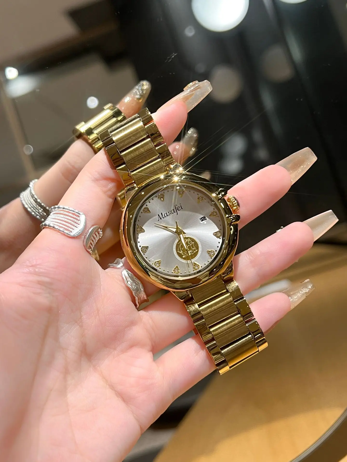 Gold Mechanical Watch for Men with Live Explosion Design — feature 2