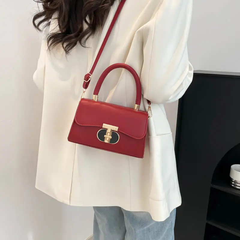 White Lock Clasp Small Handbag with Chain - Image 8