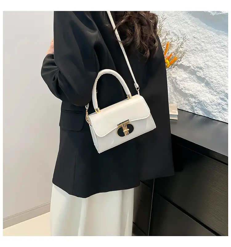 White Lock Clasp Small Handbag with Chain — feature 10