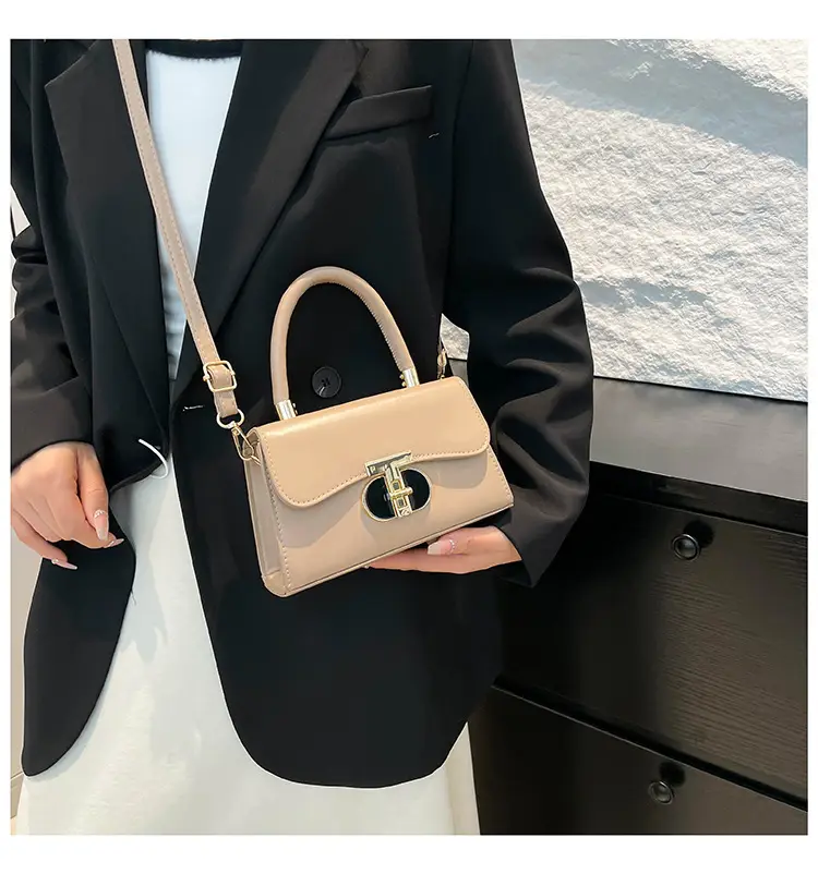 White Lock Clasp Small Handbag with Chain — feature 11