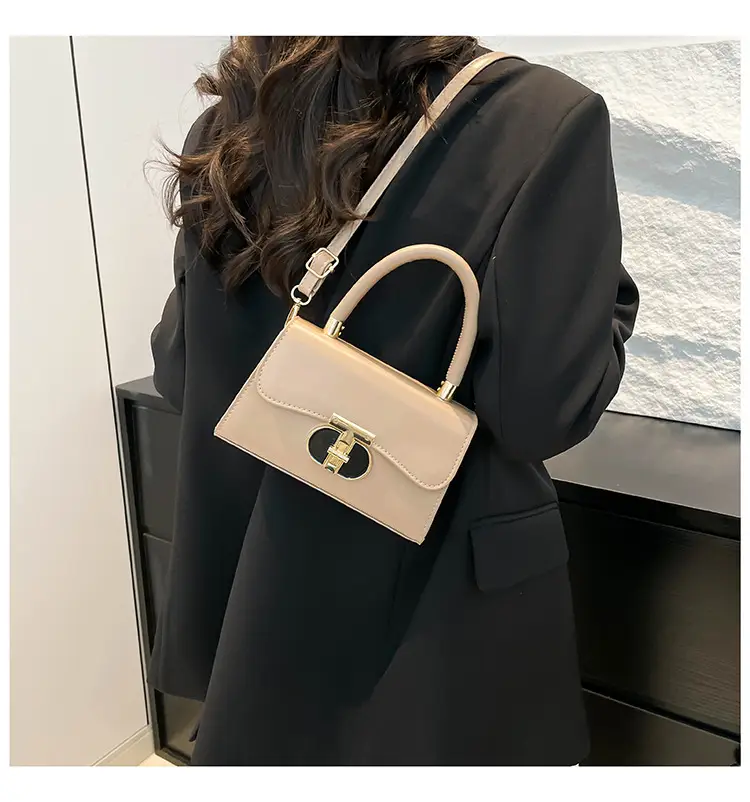 White Lock Clasp Small Handbag with Chain — feature 12