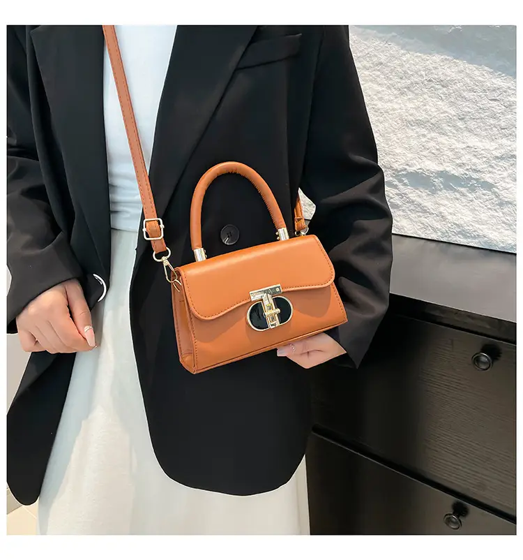 White Lock Clasp Small Handbag with Chain — feature 13