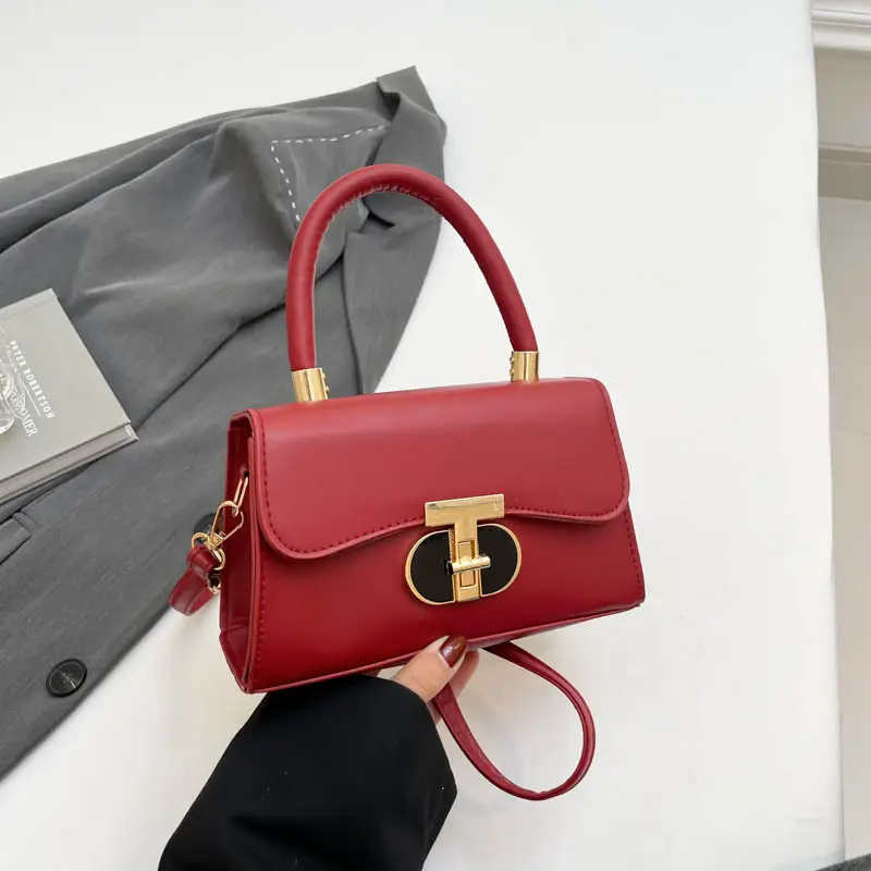 White Lock Clasp Small Handbag with Chain - Image 3