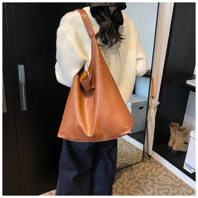 Women's Retro College Style Large Capacity Shoulder Tote Bag Brown Leather — feature 16