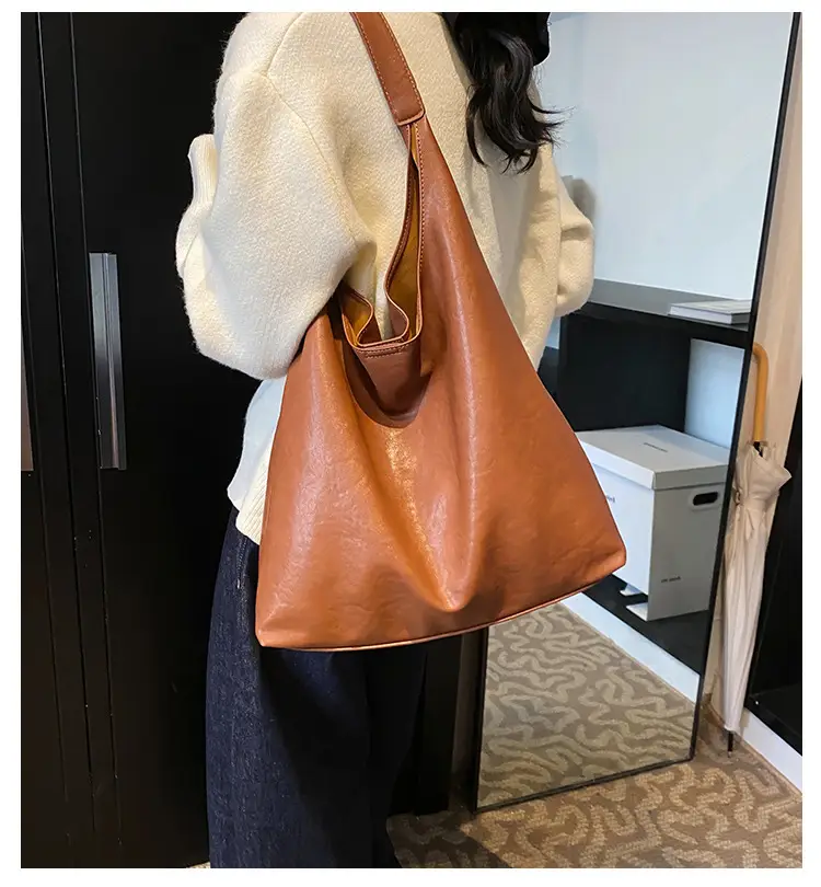 Women's Retro College Style Large Capacity Shoulder Tote Bag Brown Leather — feature 2