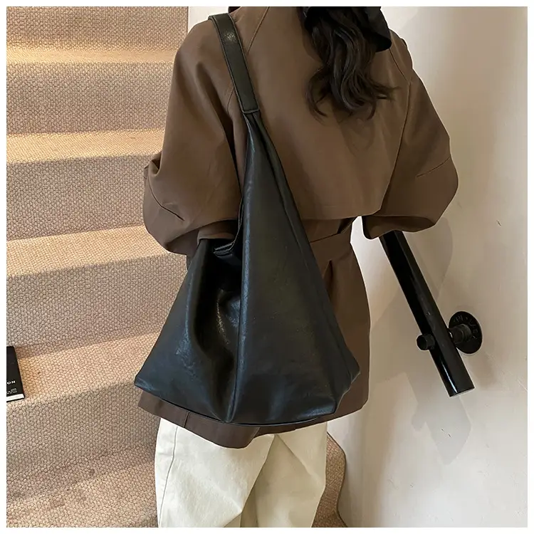 Women's Retro College Style Large Capacity Shoulder Tote Bag Brown Leather — feature 20