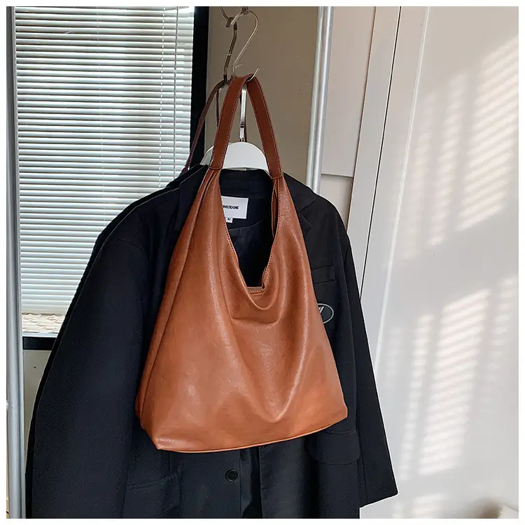 Women's Retro College Style Large Capacity Shoulder Tote Bag Brown Leather — feature 32