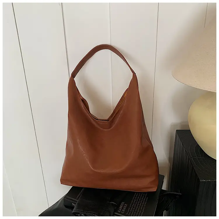 Women's Retro College Style Large Capacity Shoulder Tote Bag Brown Leather — feature 35