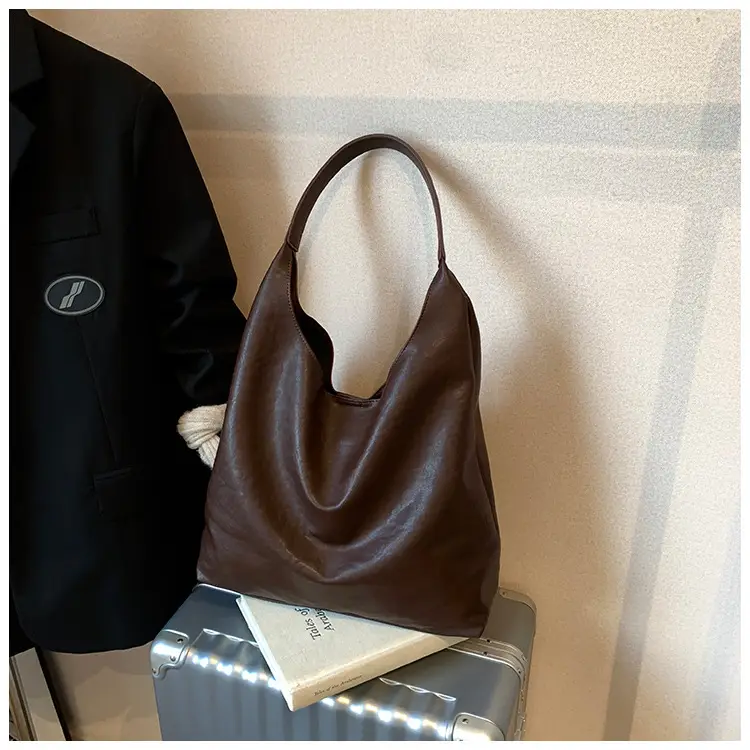 Women's Retro College Style Large Capacity Shoulder Tote Bag Brown Leather — feature 38