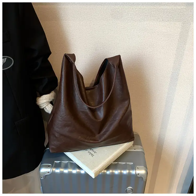 Women's Retro College Style Large Capacity Shoulder Tote Bag Brown Leather — feature 39