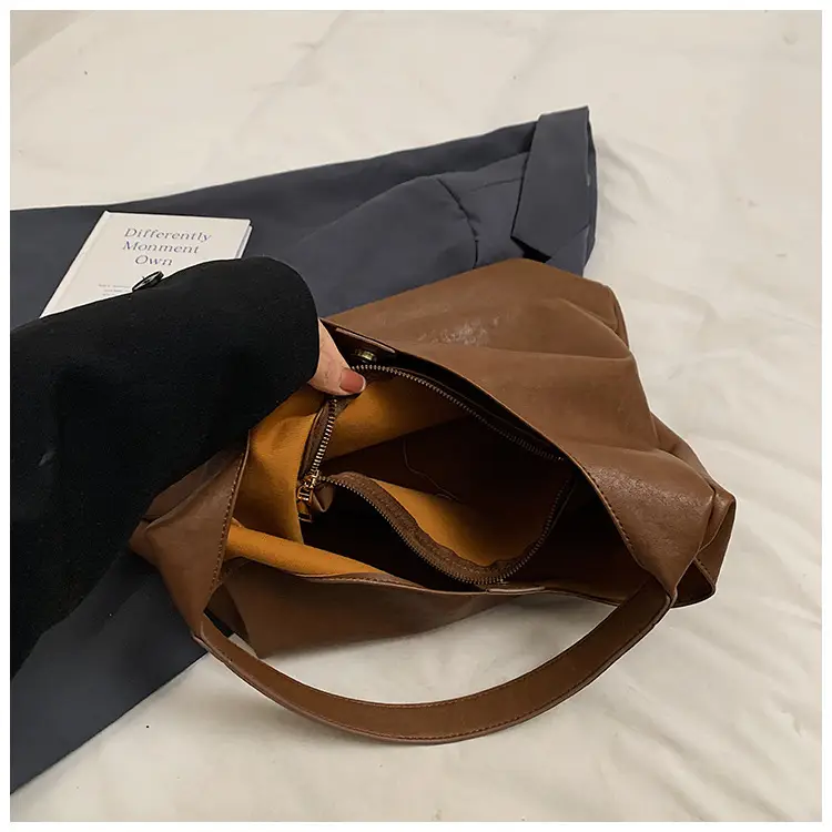 Women's Retro College Style Large Capacity Shoulder Tote Bag Brown Leather — feature 49