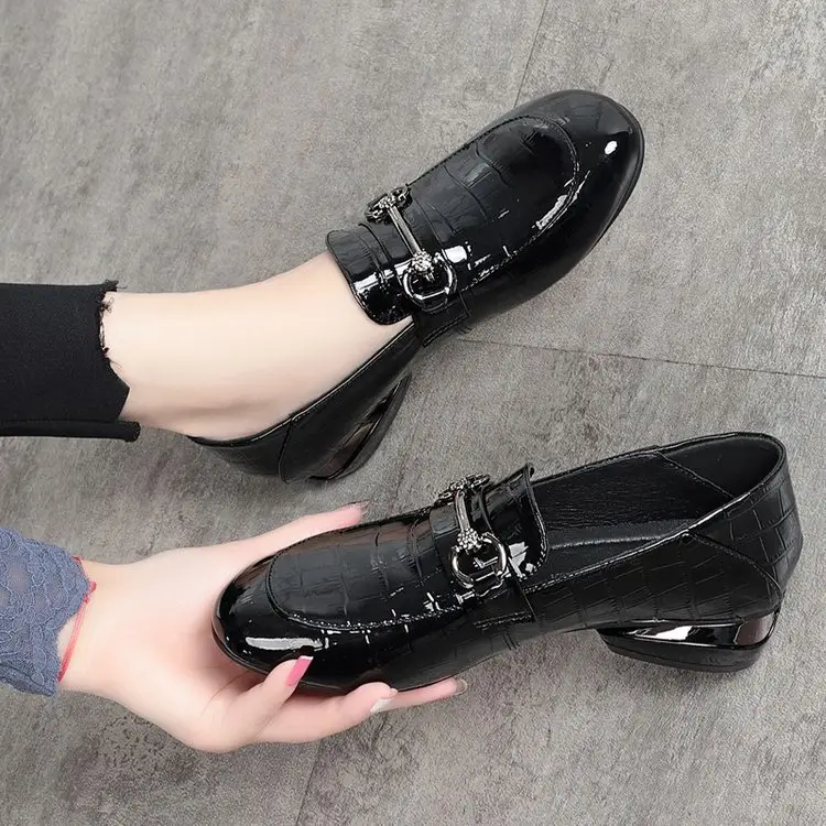 Patent Leather Loafers 2025 Spring New Low Heel Small Leather Shoes Women's Soft Bottom Soft Surface Flat Shoes Explosions Women's Shoes - Image 5