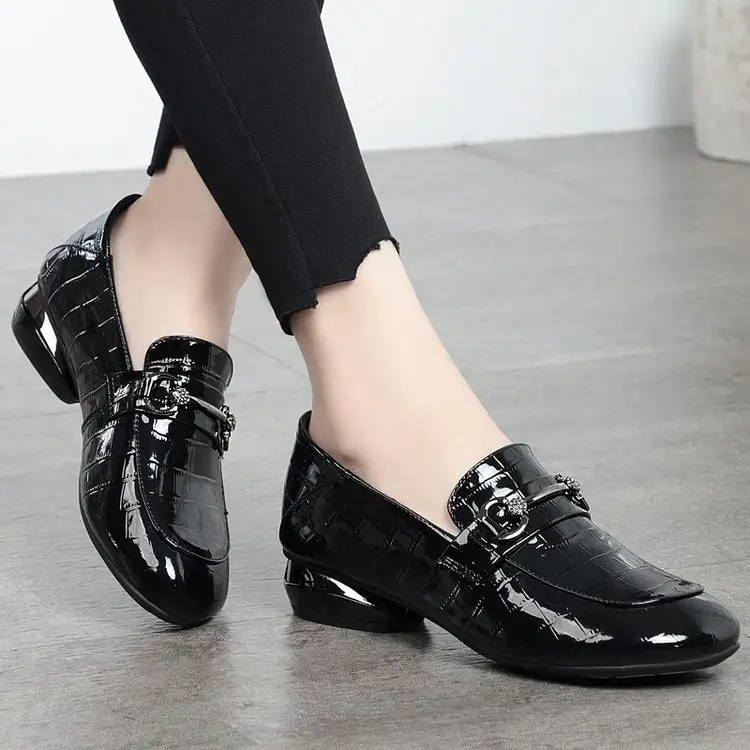 Patent Leather Loafers 2025 Spring New Low Heel Small Leather Shoes Women's Soft Bottom Soft Surface Flat Shoes Explosions Women's Shoes - Image 6