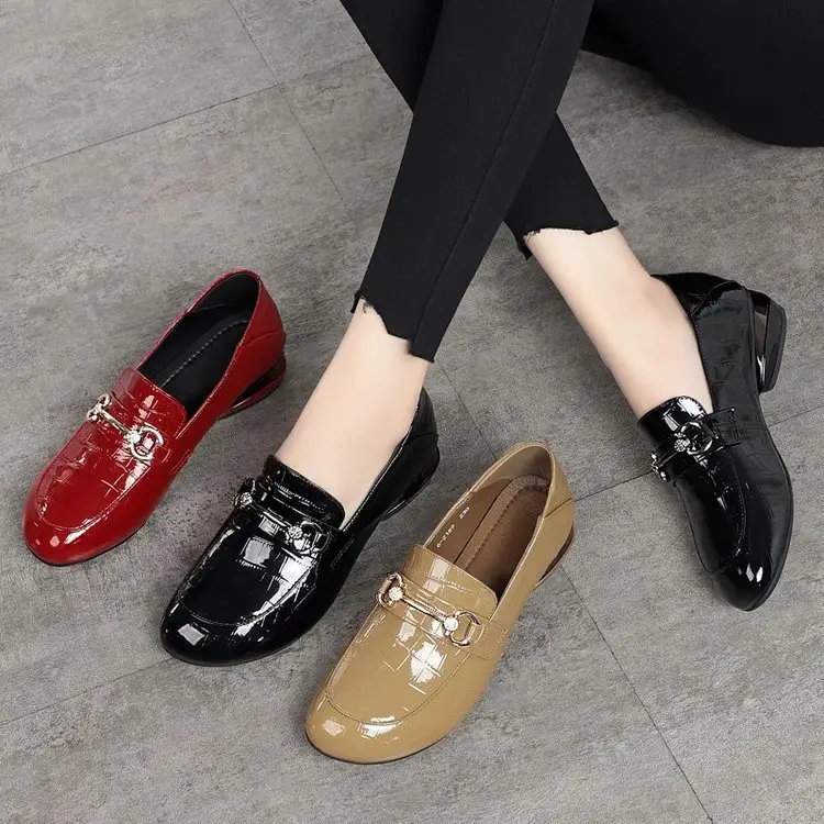 Patent Leather Loafers 2025 Spring New Low Heel Small Leather Shoes Women's Soft Bottom Soft Surface Flat Shoes Explosions Women's Shoes — feature 3