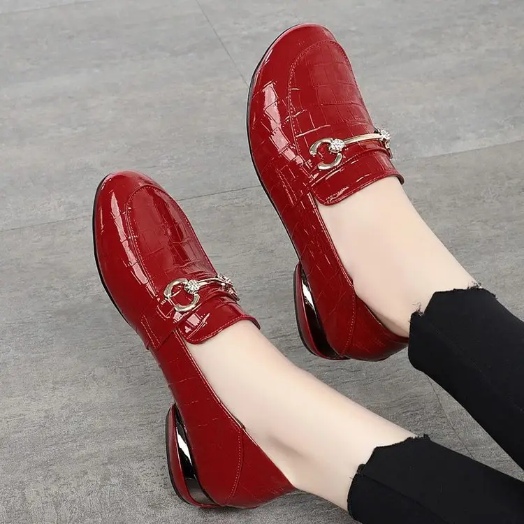 Patent Leather Loafers 2025 Spring New Low Heel Small Leather Shoes Women's Soft Bottom Soft Surface Flat Shoes Explosions Women's Shoes — feature 4