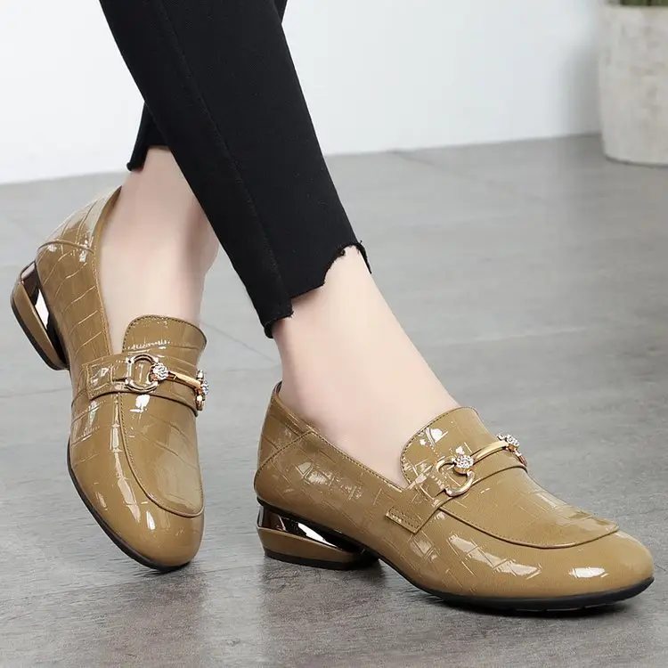 Patent Leather Loafers 2025 Spring New Low Heel Small Leather Shoes Women's Soft Bottom Soft Surface Flat Shoes Explosions Women's Shoes - Image 2