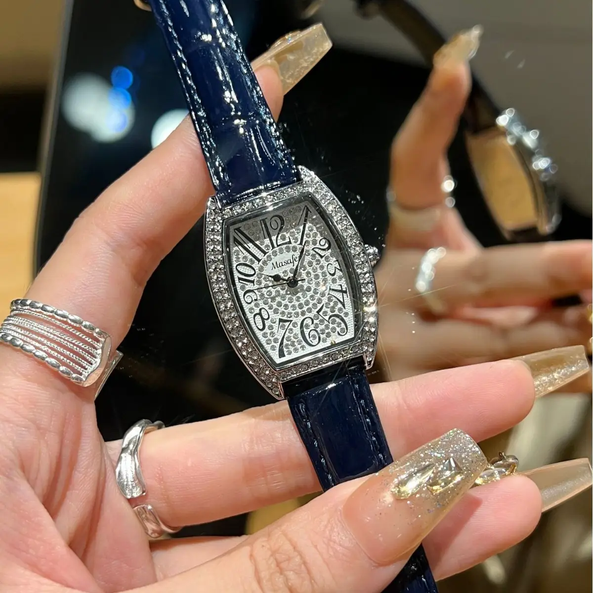 Retro Barrel Watch for Women Blue Leather Quartz - Image 3