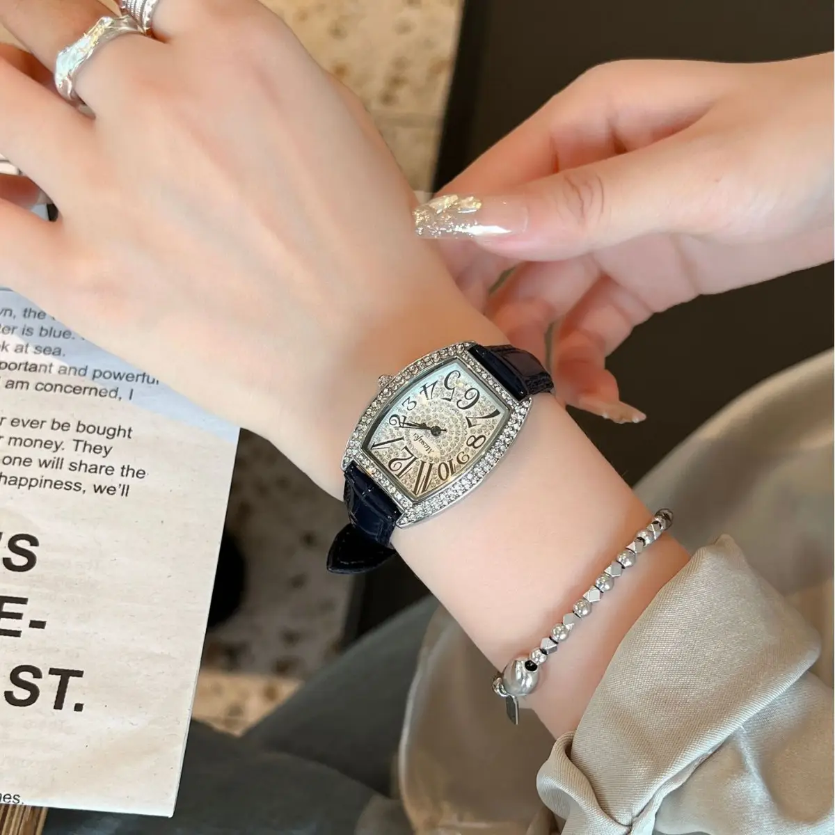 Retro Barrel Watch for Women Blue Leather Quartz - Image 2