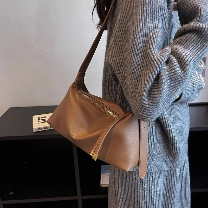 Women's Brown Leather Crossbody Bag with Gold Ring - Image 5