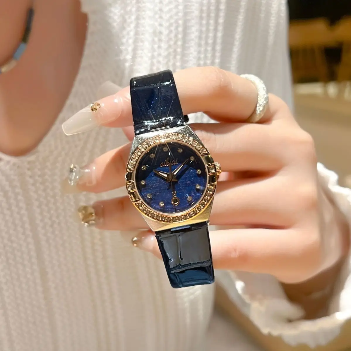 Red Crystal Band Women's Watch with Star Dial - Image 2