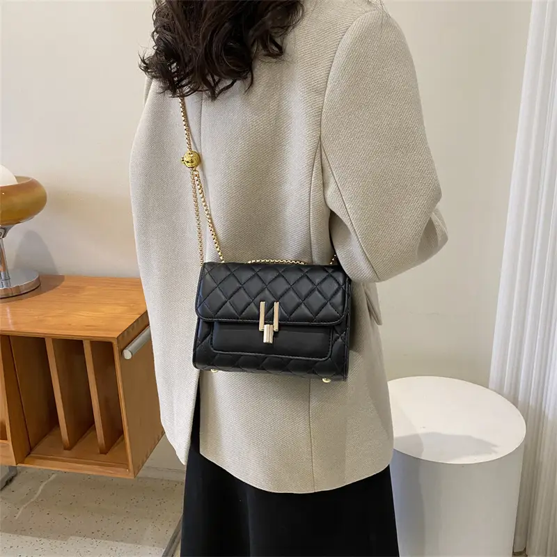 Women's Quilted Chain Shoulder Bag Brown 2025 - Image 6