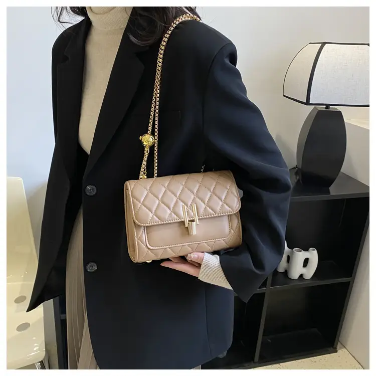 Women's Quilted Chain Shoulder Bag Brown 2025 — feature 10