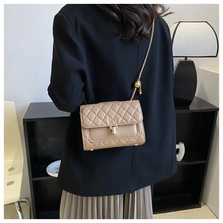 Women's Quilted Chain Shoulder Bag Brown 2025 — feature 11