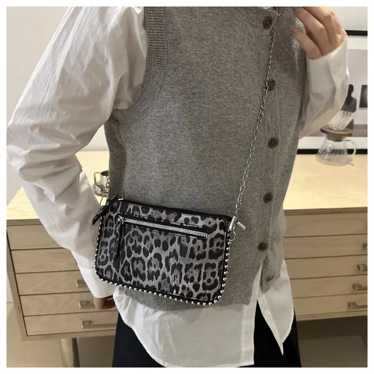 Lovery Leopard Print Crossbody Bag 2025 — feature 9