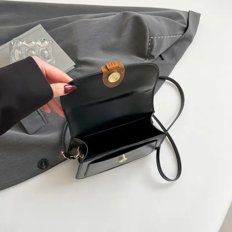 Vintage Oil Leather Saddle Bag Women's 2025 - Image 8
